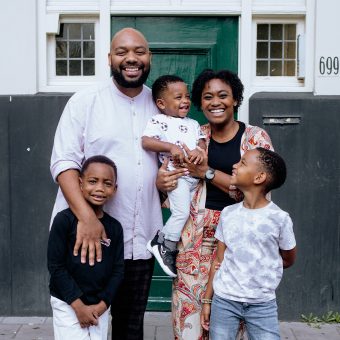 Familie Job: We leren onze kinderen om God te aanbidden