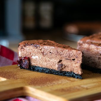 Chocolademousse taart met kersen