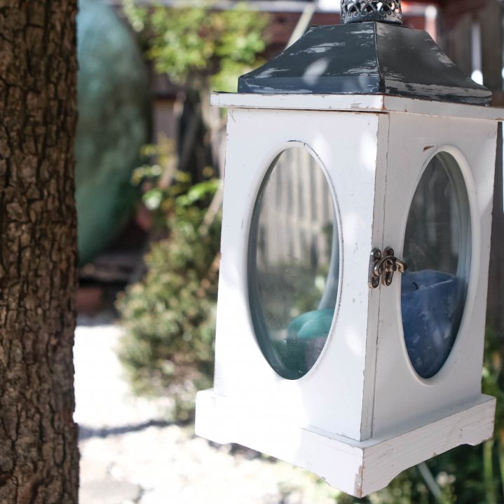 De-vrouw-met-de-lamp-L