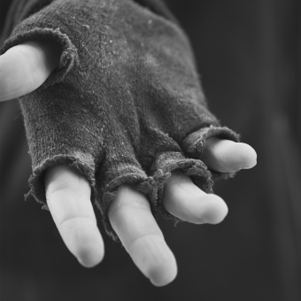 Uitreiken naar een ander