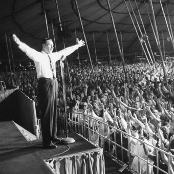 Oral Roberts wonderlijke genezing en bekering